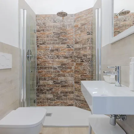 Madera ليدو دي يسولو